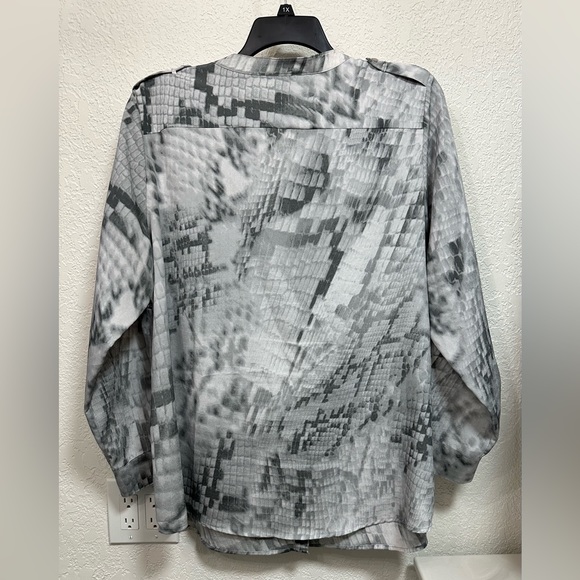 Calvin Klein ladies blouse - Picture 2 of 3